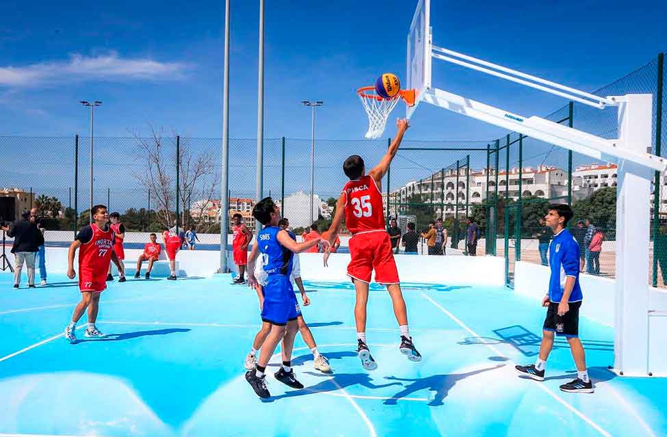 O município de Albufeira acaba de inaugurar os quatro campos «3x3 BasketArt», sendo o primeiro no Algarve a fazer parte do projeto.