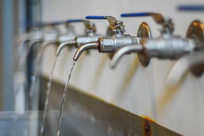 A AMAL - Comunidade Intermunicipal do Algarve vai receber 35 milhões de euros, para o período 2021-2025, para reabilitar e otimizar as redes de abastecimento de água do Algarve, no âmbito do Programa de Recuperação e Resiliência (PRR).
