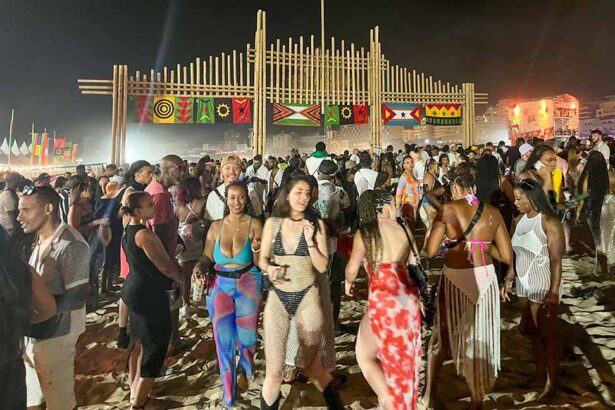 O areal da Praia da Rocha, em Portimão, acolhe entre hoje e sexta-feira o 5.º Festival Afro Nation, cujo cartaz inclui Chris Brown.
