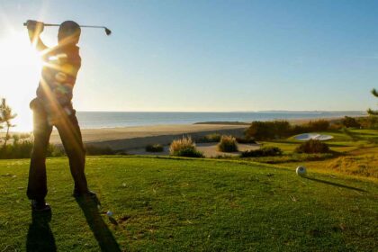 Águas residuais tratadas podem regar metade dos campos de golfe no Algarve em 2025, prevê o presidente da Águas do Algarve.