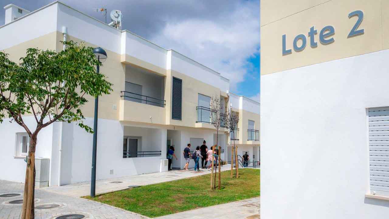 Albufeira acaba de inaugurar o Complexo Habitacional da Ladeira da Fonte, em Paderne, com 40 fogos habitacionais de renda acessível.