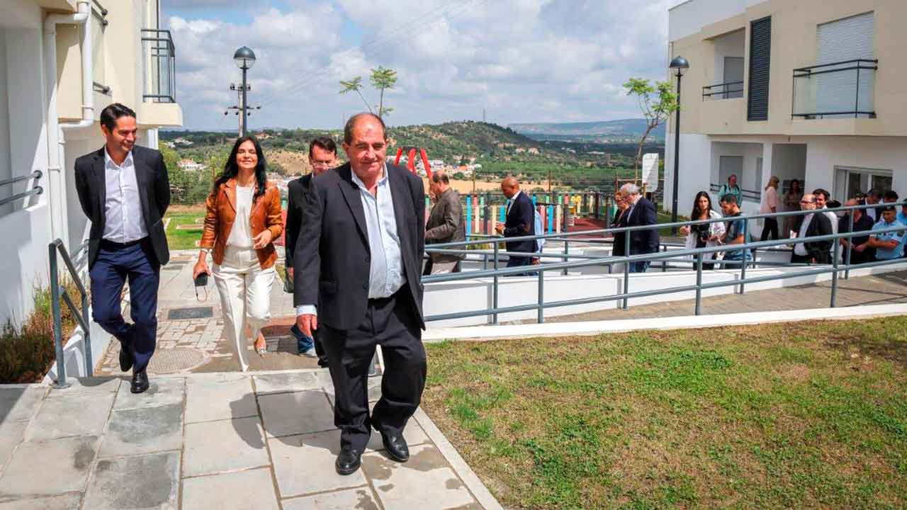 Albufeira acaba de inaugurar o Complexo Habitacional da Ladeira da Fonte, em Paderne, com 40 fogos habitacionais de renda acessível.