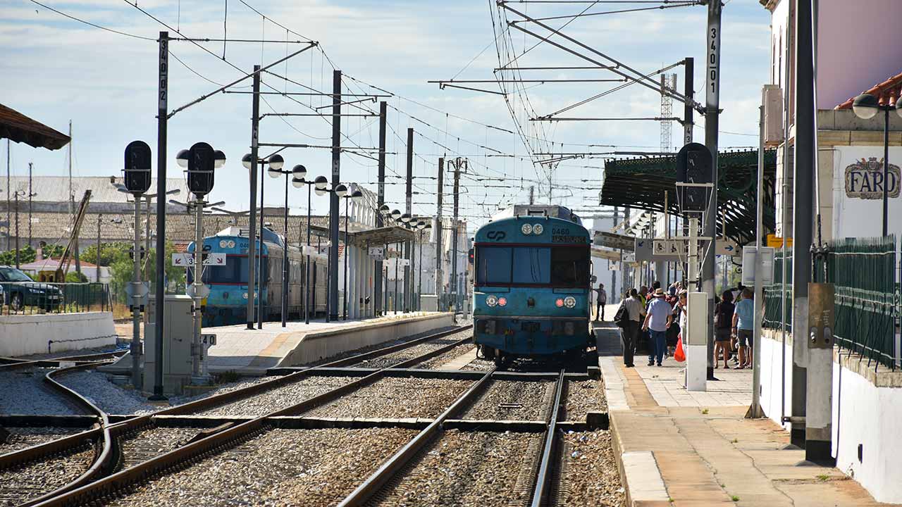 A AMAL - Comunidade Intermunicipal do Algarve acordou com o IMT aderir à Plataforma de Bilhética Nacional 1bilhete.pt.