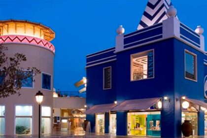 Algarve Shopping, na Guia, Albufeira, foi evacuado esta tarde pela Guarda Nacional Republicana (GNR) devido a uma ameaça de bomba.