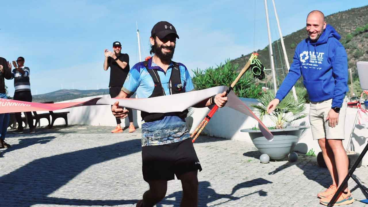O Algarviana Ultra Trail, prova que une Sagres a Alcoutim, colocou 72 atletas em prova, tendo alcançado o pódio um português e uma francesa.