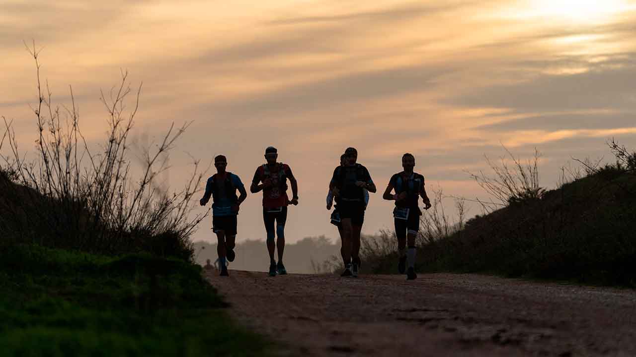 O Algarviana Ultra Trail, prova que une Sagres a Alcoutim, colocou 72 atletas em prova, tendo alcançado o pódio um português e uma francesa.