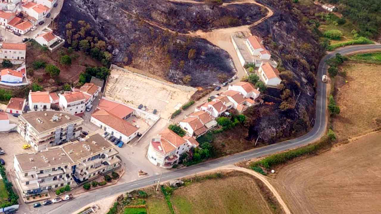 O presidente da autarquia de Aljezur destaca o facto de já estar no terreno uma equipa para levantamento de perdas e necessidades.