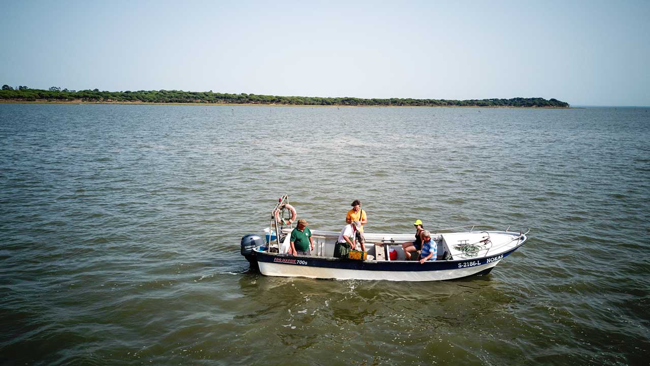 Estudo «Clima Pesca» revela a vulnerabilidade do sector das pescas às Alterações Climáticas. Resulta de uma parceria entre cientistas da Universidade do Algarve (UAlg)/ CCMAR e de pescadores de norte a sul do país, segundo explica o investigador e coordenador Francisco Leitão.