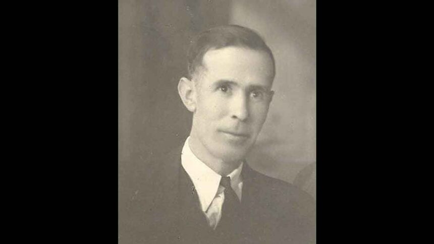 António Aleixo, um Homem Singular é o título do ensaio biográfico de João Romero Chagas Aleixo para o barlavento.