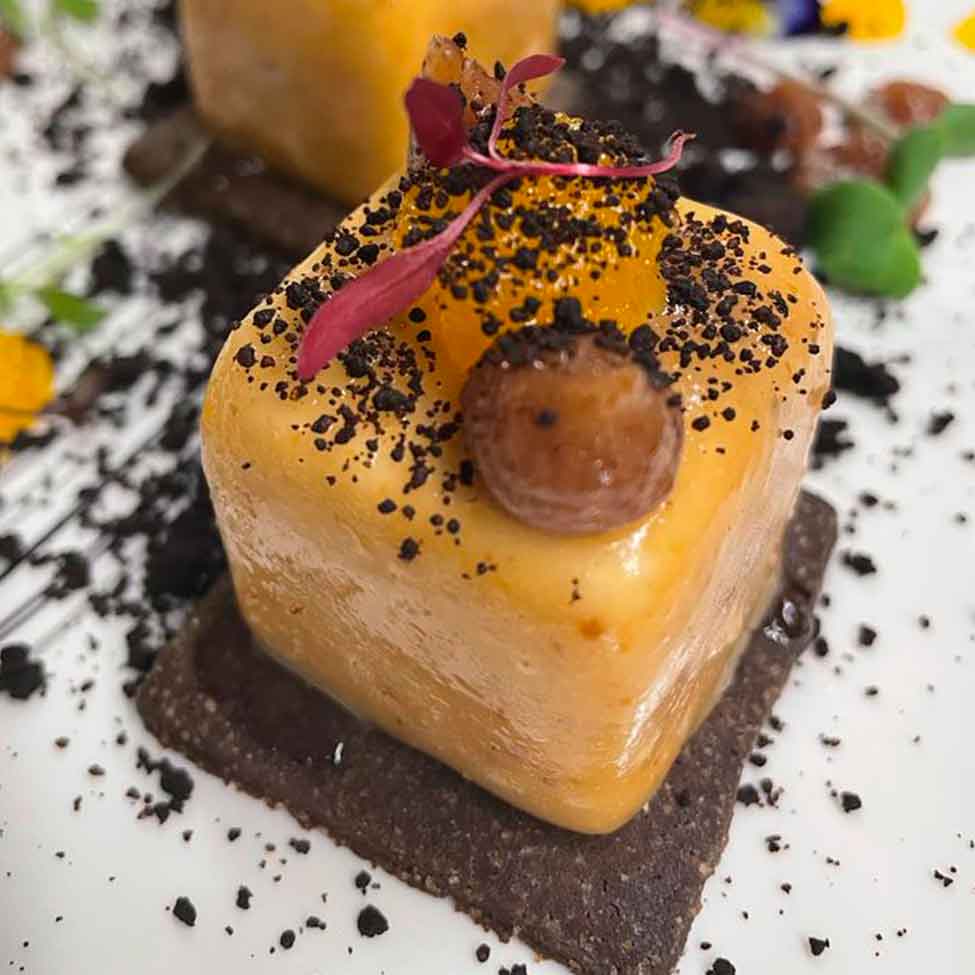 O novo restaurante de Olhão nasceu inspirado na lenda do Arraúl e promete pratos típicos reinventados, mas também opções veganas e para crianças.