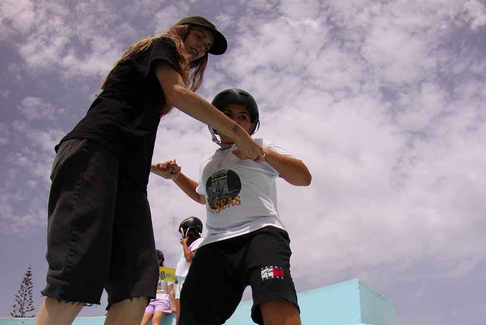 No âmbito das Férias de Verão de Castro Marim, a Associação WallRide esteve a ensinar as crianças a andar de skate no skatepark de Altura.