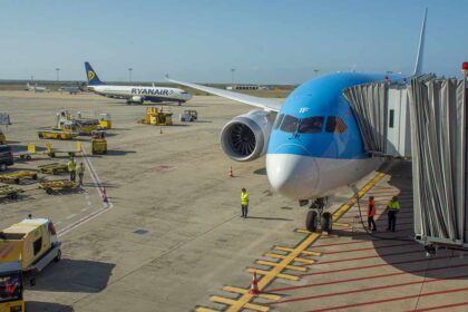 As companhias aéreas que transportem passageiros sem teste negativo à COVID-19 incorrem em multas de 20 mil euros por pessoa, anunciou hoje o primeiro-ministro, António Costa, após a reunião do Conselho de Ministros.