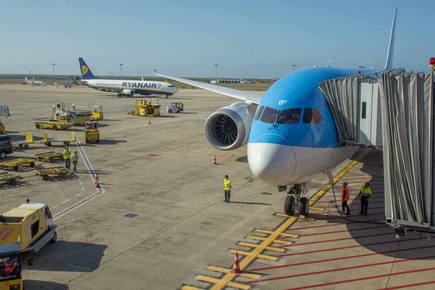 As companhias aéreas que transportem passageiros sem teste negativo à COVID-19 incorrem em multas de 20 mil euros por pessoa, anunciou hoje o primeiro-ministro, António Costa, após a reunião do Conselho de Ministros.