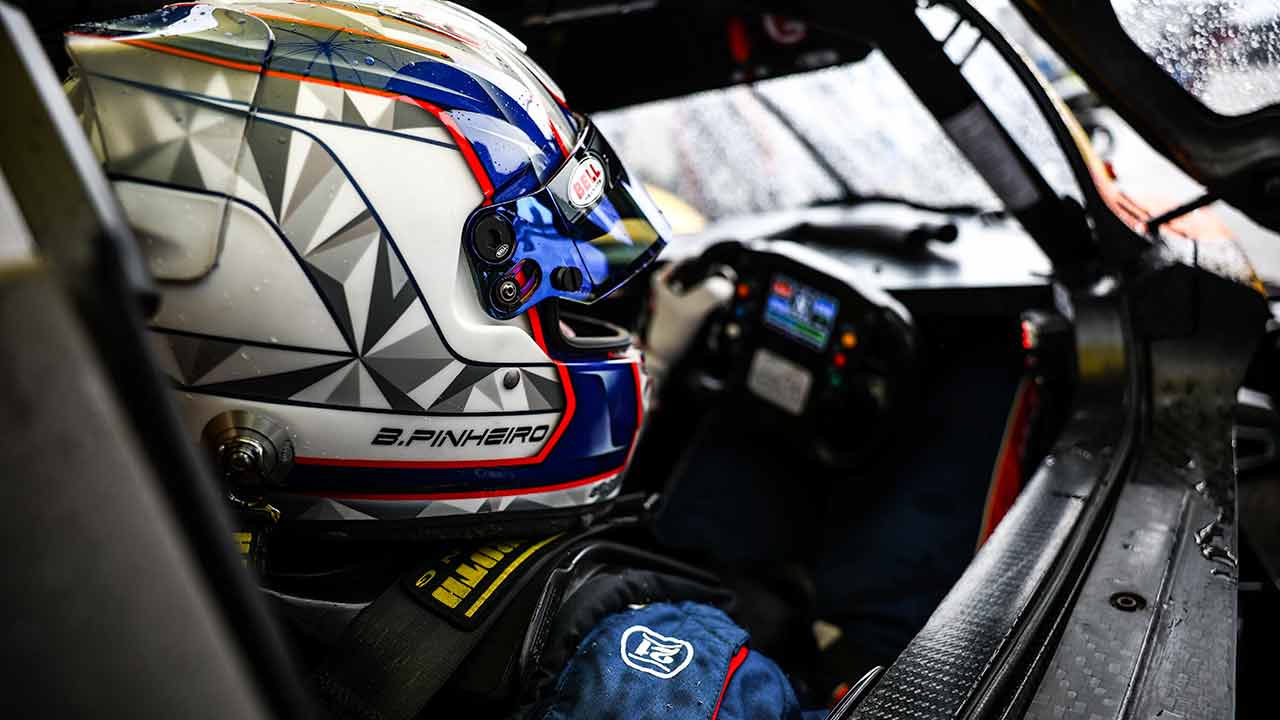 Bernardo Pinheiro fecha época com vitória. Piloto de Portimão venceu corrida no Autódromo Internacional do Algarve.