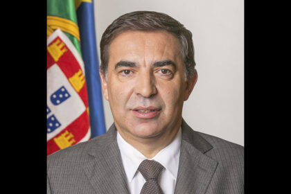 José Apolinário, ex-secretário de Estado das Pescas e antigo membro do Parlamento Europeu, foi ontem eleito Presidente da Comissão de Coordenação e Desenvolvimento Regional (CCDR) do Algarve por um colégio eleitoral composto pelos membros das Assembleias e das Câmaras Municipais da região.