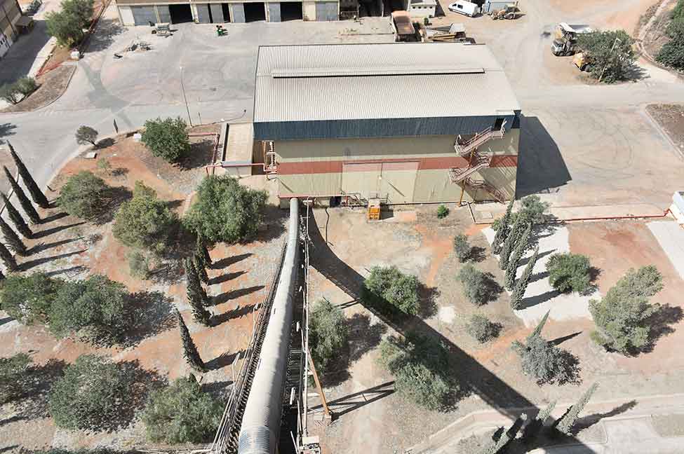 CIMPOR de Loulé labora hoje a 50 por cento da capacidade e exporta cimento para o Reino Unido através do Porto Comercial de Faro.
