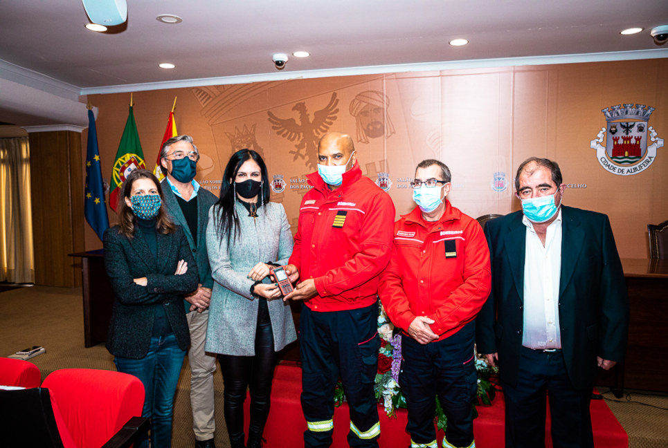 Albufeira entrega rádios aos Bombeiros Voluntários