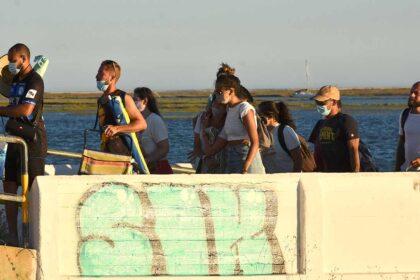 O Algarve registava até domingo 32 surtos ativos de covid-19, a maioria com origem em contexto laboral, escolar e em festas, sendo nas escolas onde se confirmaram mais casos, indica um documento a que a Lusa teve hoje acesso.