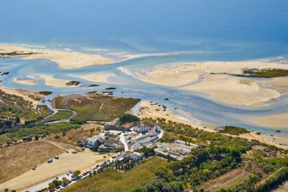 Os passeios pedestres de interpretação da paisagem «Passos Contados» estão de volta a Cacela e Vila Real de Santo António.