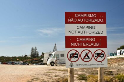 Guarda Nacional Republicana (GNR) deteta 51 infrações por campismo e caravanismo ilegal em Vila do Bispo.