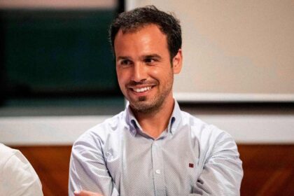 Carlos Gouveia Martins lançou também uma carta aberta à população depreciando os 450 mil euros gastos pelo município de Portimão para promover a prova de Fórmula 1 e MotoGP que o Autódromo Internacional do Algarve se prepara para acolher.