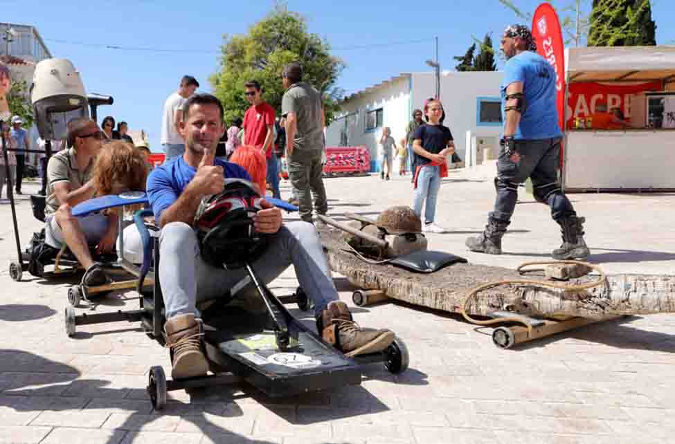 A Rua Francisco Bivar vai ser palco da Grande Corrida de Carrinhos de Rolamentos da Mexilhoeira Grande, no dia 17 de setembro.