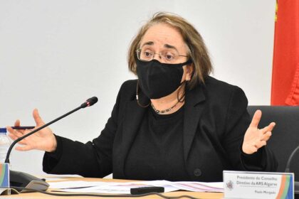 Numa altura em que o município de Castro Marim se prepara para testar a generalidade da população, as autoridades de saúde do Algarve dizem «não saber» pormenores da ação. O autarca e médico Francisco Amaral tem uma visão diferente.