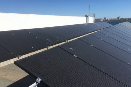 Central fotovoltaica no porto de pesca de VRSA