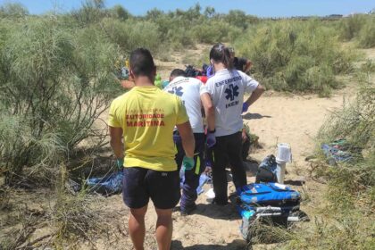Foi encontrado um corpo de um homem entre as dunas e o areal da praia de Altura, em Castro Marim, na tarde de quarta-feira, dia 26 de abril.