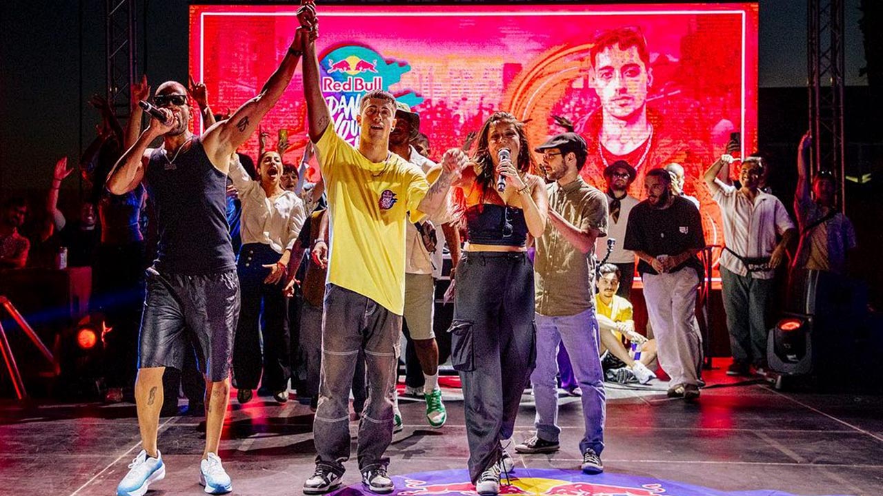 Diogo Viegas, bailarino da Academia de Dança do Algarve (ADA), foi o grande vencedor do Red Bull Dance Your Style 2023, em Portimão.