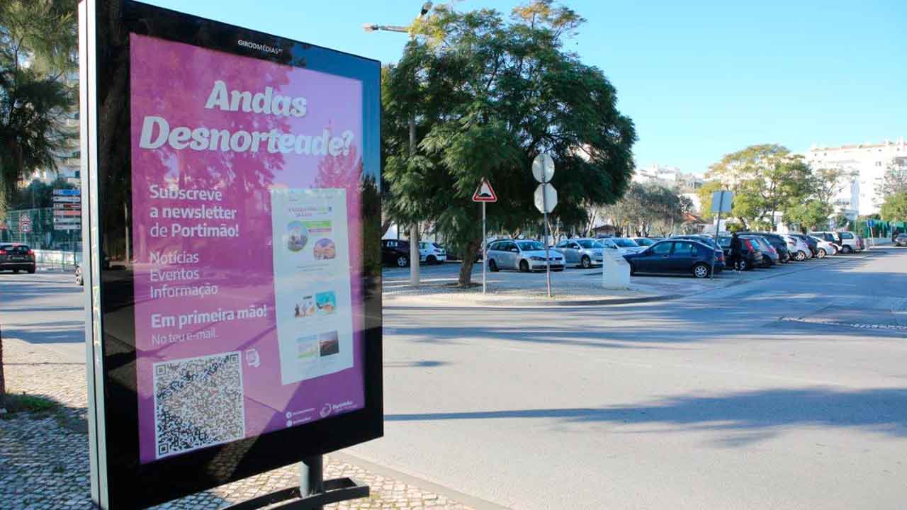 Dizeres algarvios, bem conhecidos no sul do país, pretendem chamar a atenção para a subscrição da newsletter semanal do município de Portimão.