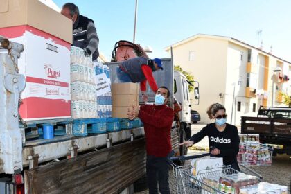A Câmara Municipal de Vila Real de Santo António (VRSA) adquiriu dez mil euros em alimentos para serem entregues, durante esta semana, a cerca de 400 famílias carenciadas do concelho.