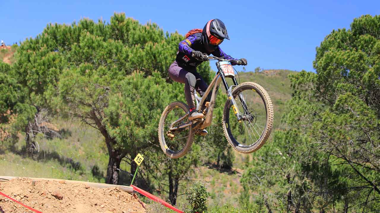 Jack Reading e Kira Zamora (101% DH) ganharam em São Brás de Alportel, a terceira prova da Taça de Portugal de Downhill presented by Shimano.