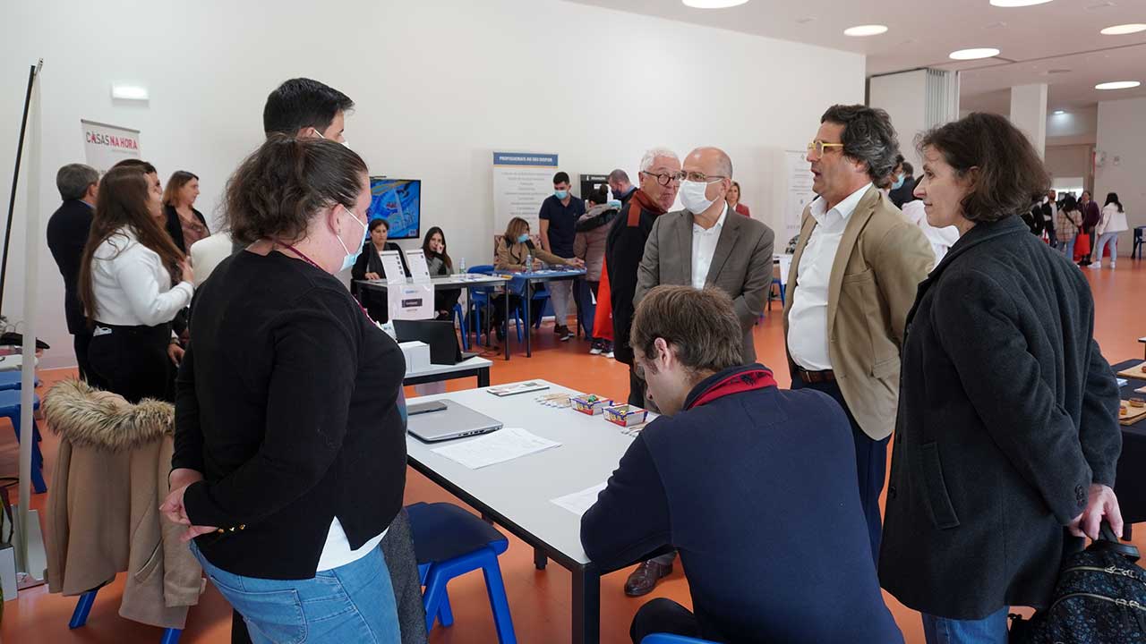 A segunda edição da Feira de Emprego «EMPREGA+ 2023» terá lugar na Escola EB 2,3 D. Dinis, em Quarteira, dias 27 e 28 de janeiro.
