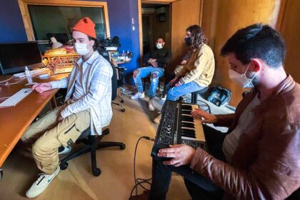 Estúdio de Som Zipmix, de Tó Viegas e Viviane transforma-se em sala de aulas da ETIC_Algarve, na área do som e música.