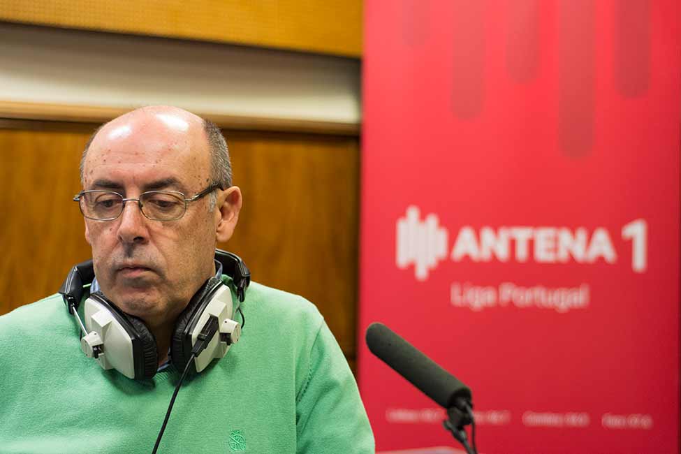 Edgar Canelas é algarvio e veio trazer uma nova dinâmica ao estúdio de Faro da RTP, que já assegura com regularidade uma parte da emissão nacional.