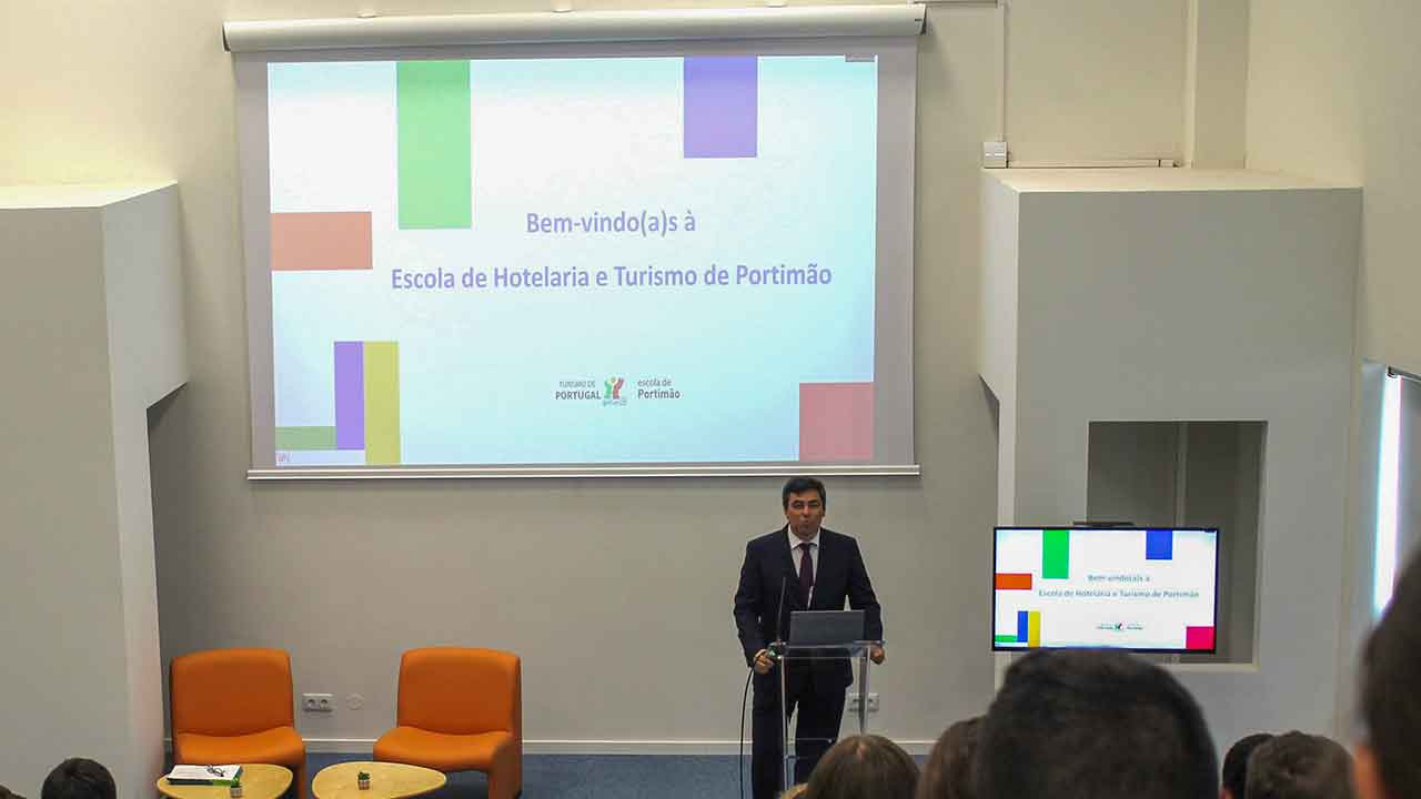 O ano letivo de 2023/2024 arrancou na Escola de Hotelaria e Turismo de Portimão, com uma cerimónia de boas-vindas aos alunos.