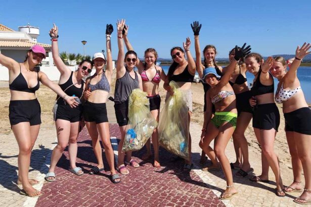 Escuteiros belgas fizeram trabalho voluntário na Praia de Faro. Participaram em campanhas de sensibilização e limpeza da Ria Formosa.