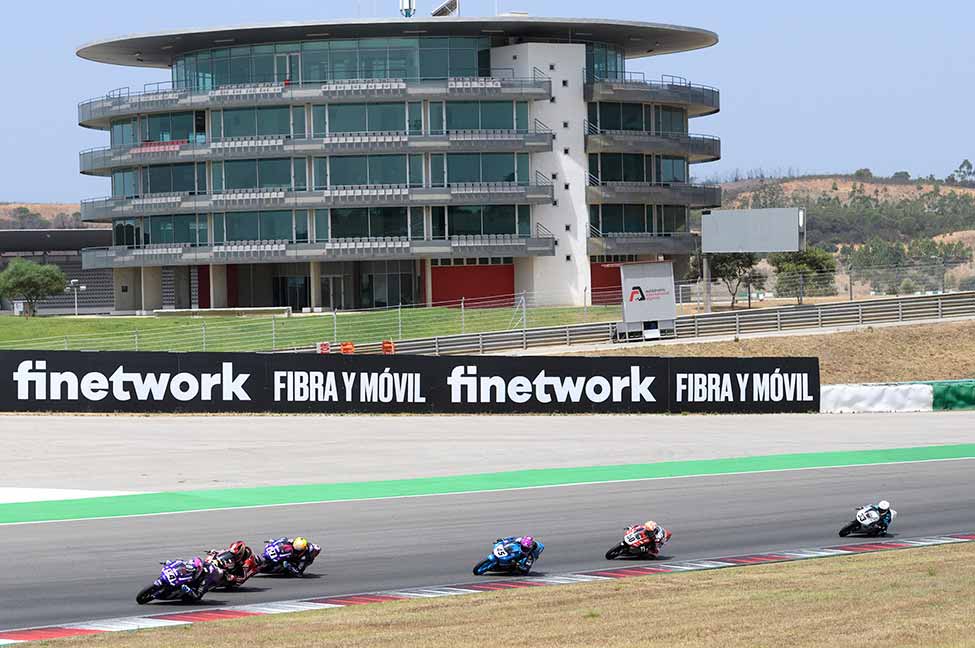Já estão no Autódromo Internacional do Algarve, em Portimão, os pilotos e equipas que alinham na quarta prova do FIM JuniorGP.