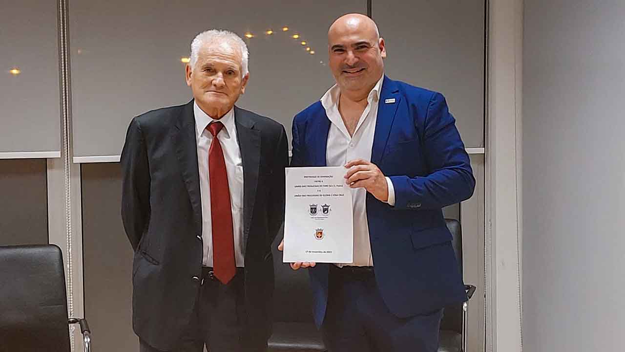 A União das Freguesias de Faro e a União das Freguesias de Glória e Vera Cruz, no concelho de Aveiro, estão unidas por geminação.