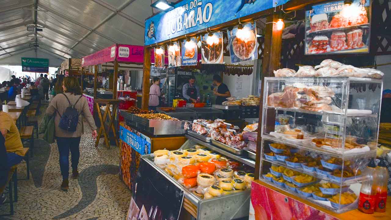 Feira de Queijos, Vinhos e Enchidos de Faro que este ano vai para a sua oitava edição começa hoje e apresenta várias novidades.