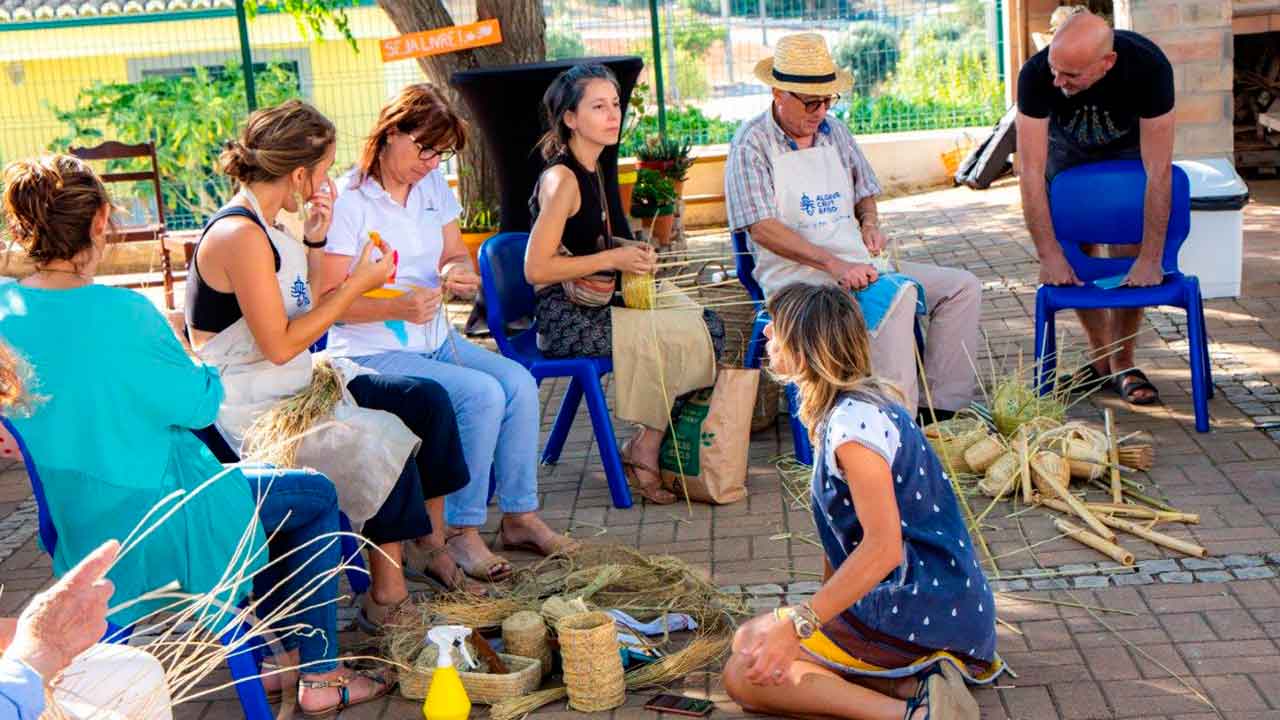 O Festival de Turismo Criativo do Algarve arrancou em Albufeira, no Centro Educativo do Cerro d´Ouro, com o ensino de diversas artes e ofícios.