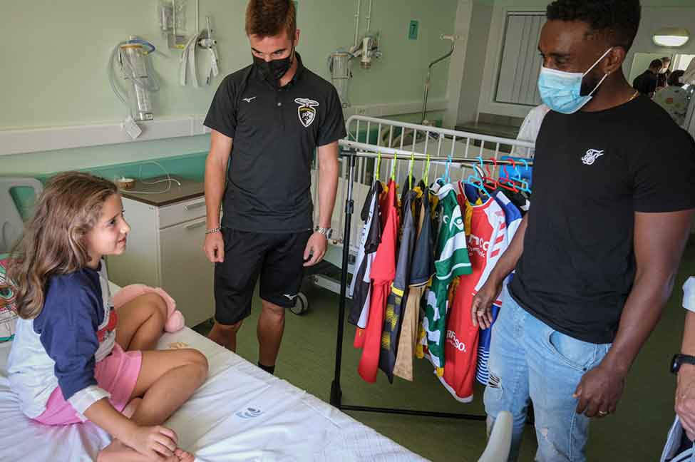A Fundação do Futebol visitou Serviço de Pediatria da Unidade de Faro do Centro Hospitalar Universitário do Algarve (CHUA).