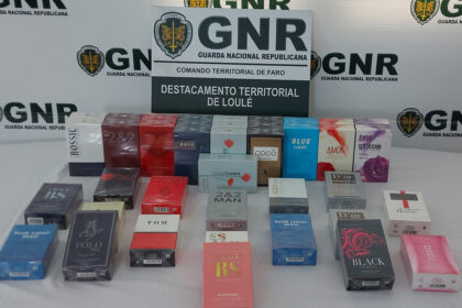 Perfumes contrafeitos no mercado de Loulé