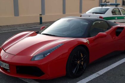 Guarda Nacional Republicana (GNR) de Quarteira interceptou um Ferrari furtado em Espanha junto à Maria de Vilamoura.
