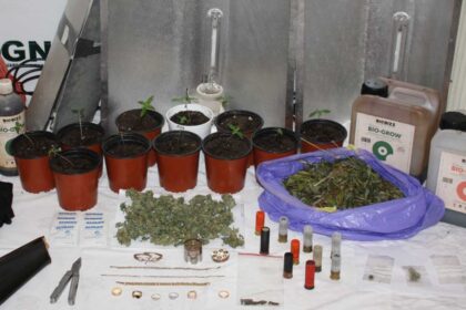 O Comando Territorial de Faro da Guarda Nacional Republicana (GNR), através do Núcleo de Investigação Criminal (NIC) de Loulé, ontem, dia 4 de março, deteve um homem de 40 anos por furtos e roubos, no concelho de Loulé.