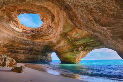 O aumento de visitantes às Grutas de Benagil motivaram a criação de um Grupo de Trabalho, com o objetivo de regulamentar o acesso às mesmas.