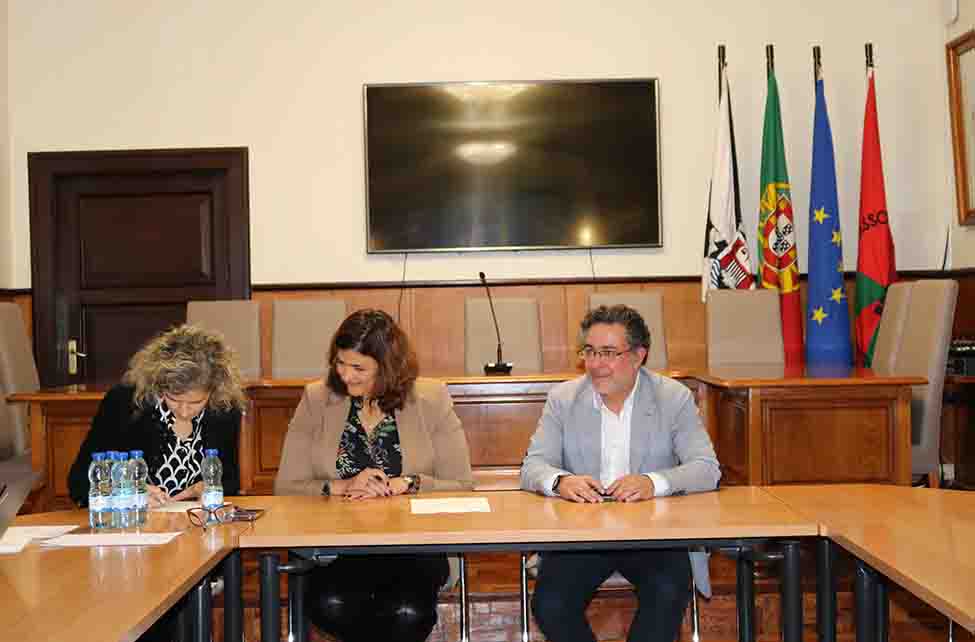 Com o objetivo de promover o acesso a condições de habitação dignas, Tavira adquiriu um terreno para construção de 72 fogos.