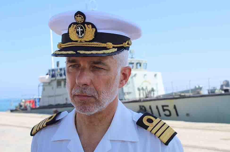 Operação de narcotráfico detetou três embarcações a 80 milhas da costa Sul, onde apenas uma continha o haxixe. Foram detidos dois indivíduos.