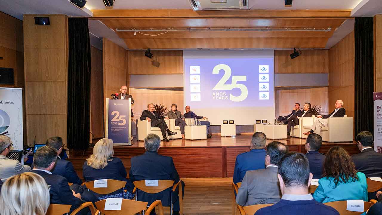 O livro «25 anos Infralobo» foi apresentado sob o lema «somos a mudança que queremos ver no mundo», na segunda-feira, dia 13 de novembro.